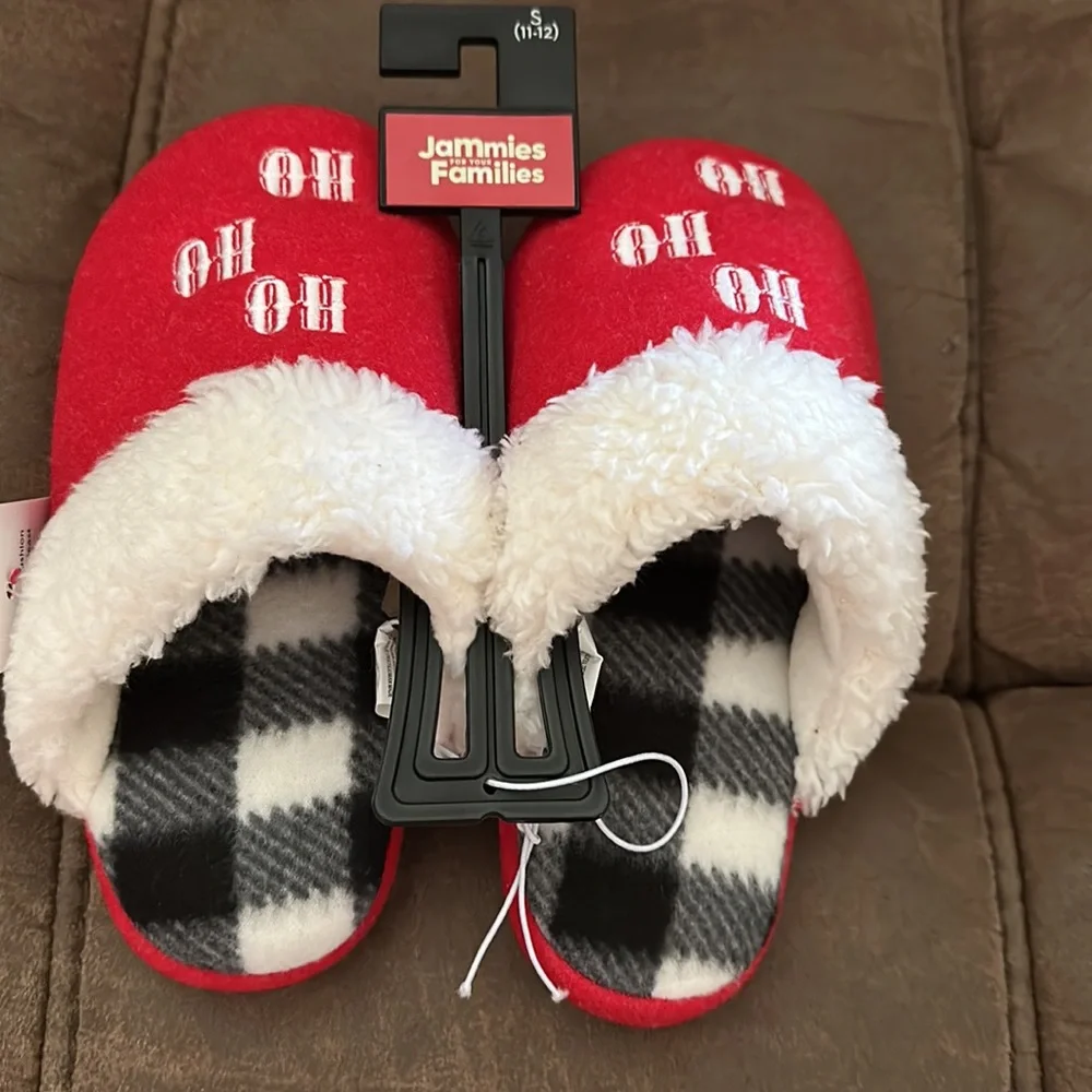 Kids size 11/12 slip on memory foam Sherpa plaid Santa Christmas slippers